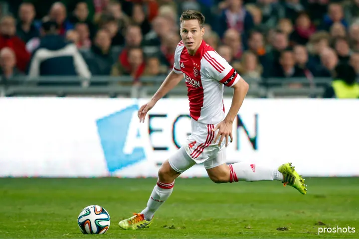 Niklas Moisander beleefde zijn mooiste tijd als voetballer bij Ajax. De Fin droeg zelfs de aanvoerdersband bij zijn 'droomclub'.&nbsp;‘Ik was ook aanvoerder van de nationale ploeg, dat is een grote eer, maar als buitenlander de aanvoerdersband bij Ajax dragen… Dat is een hele grote eer.’