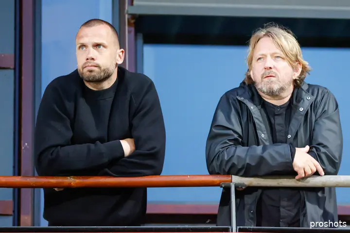 Toenmalig directeur voetbalzaken Sven Mislintat besloot in de zomer van 2023 om niet met John Heitinga door te gaan als hoofdtrainer van Ajax. De Duitser koos uiteindelijk voor Maurice Steijn.&nbsp;