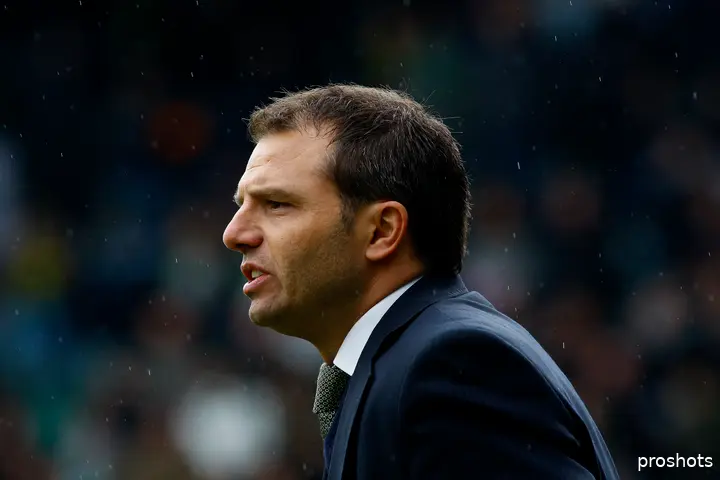 Maurice Steijn als interim-trainer van ADO Den Haag tijdens het seizoen 2009-2010. 'Als je met hem mee wil, dan heb je een hele goede aan hem. Dat geldt voor wie dan ook, dus ook voor de nummer 24 van de selectie', vertelt Kees&nbsp;Luijckx.