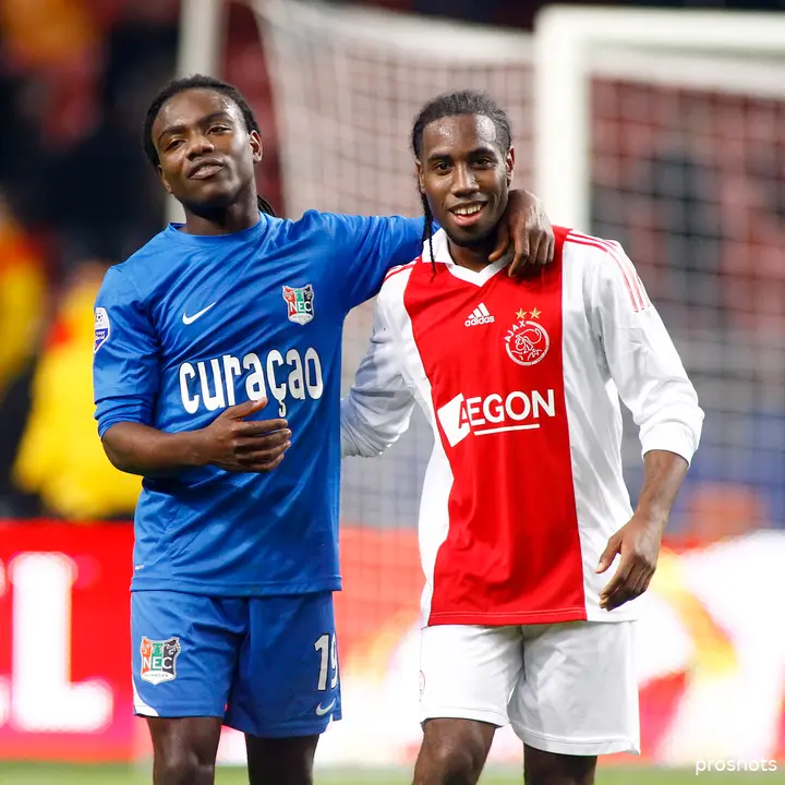<i><b>Burgzorg als speler van NEC met Vurnon Anita: 'Met Anita ben ik nu een voetbalschool aan het opzetten.'</b></i>
