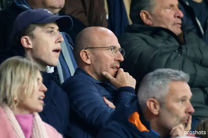 Alex Kroes zal officieel pas op 15 maart 2024 in dienst treden als algemeen directeur van Ajax, maar sprak zich in het boek van Menno de Galan al wel kritisch uit over de gang van zaken bij de Amsterdamse club.