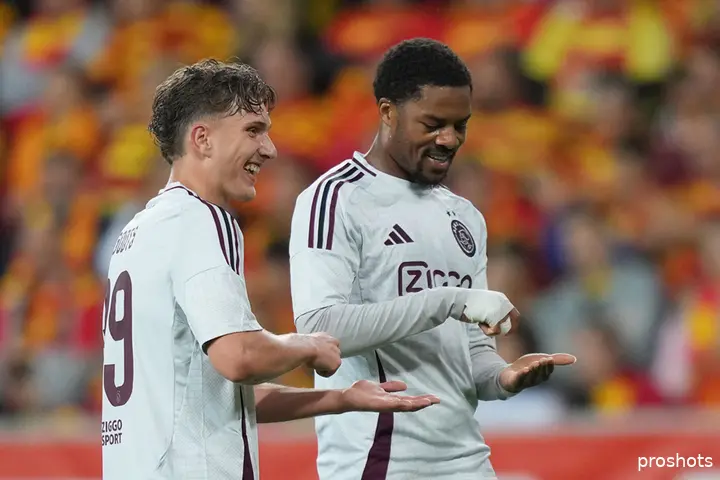chuba akpom mika godts ajax