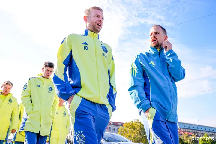 <b><i>Davy Klaassen is niet speelgerechtigd voor Ajax in de competitiefase van de Europa League. De middenvelder kan eventueel wel na afronding van de competitiefase worden ingeschreven.</i></b>