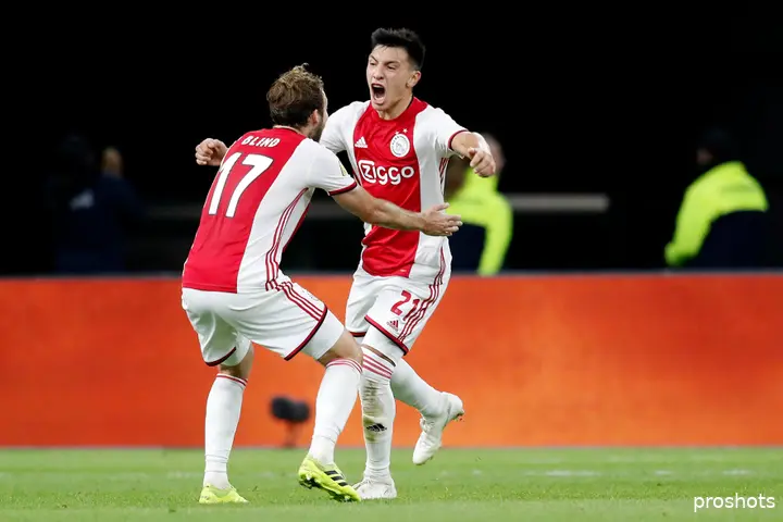 Lisandro Martínez kwam tussen 2019 en 2022 uit voor Ajax en verkaste voor een bedrag van meer dan vijftig miljoen euro naar Manchester United.