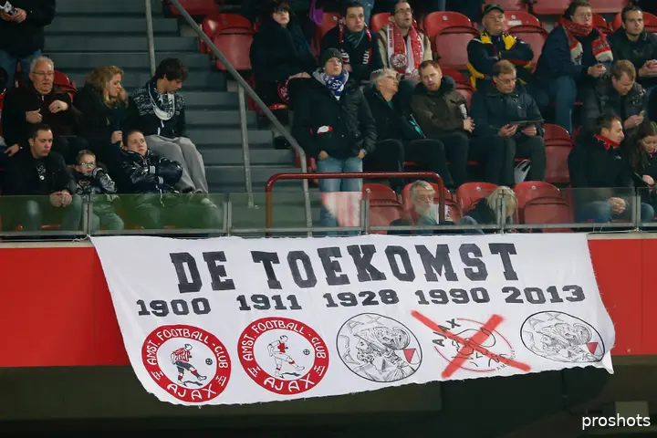 De Ajax-supporters hebben altijd een sterke voorkeur gehad voor het klassieke Ajax-logo.&nbsp;