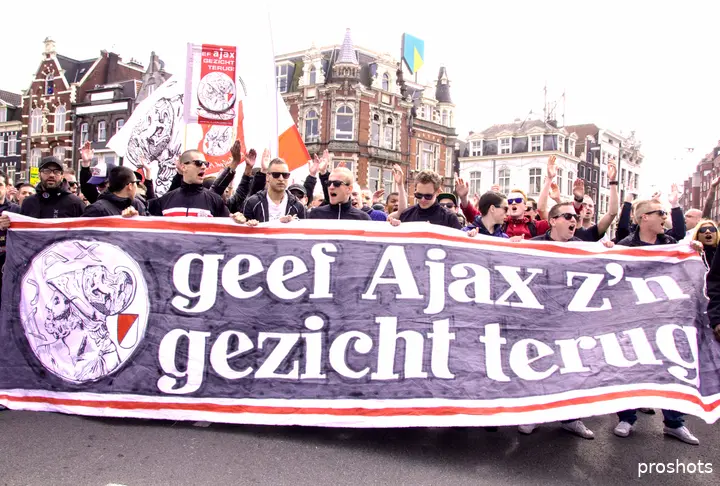 De Ajax-supporters hielden in 2014 een protestmars op de Dam.