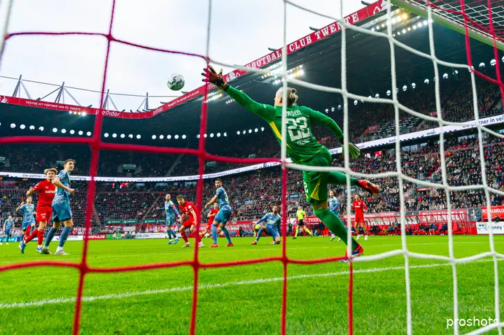 Pasveer kon niet voorkomen dat Vlap FC Twente opnieuw op voorsprong schoot.