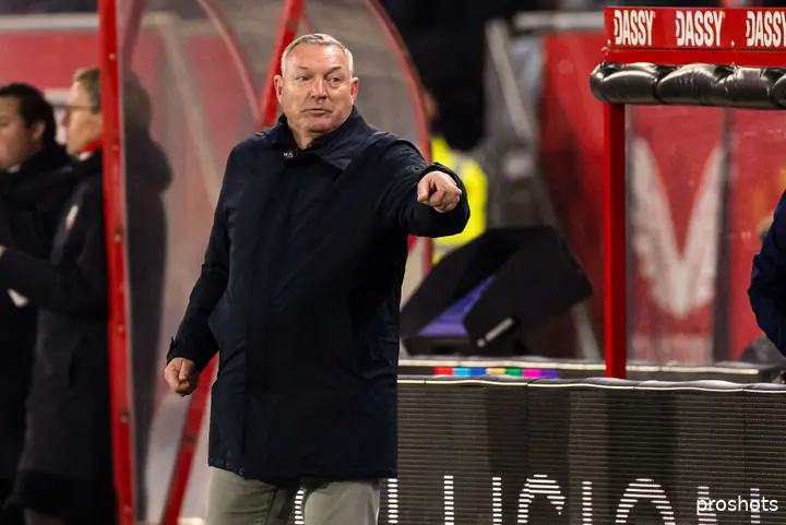 <b><i>Succestrainer Ron Jans heeft zijn contract bij FC Utrecht met een jaar verlengd.</i></b>