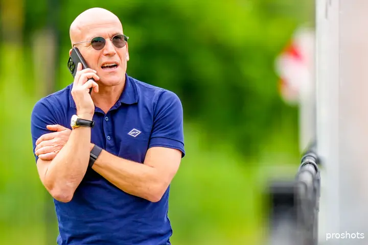 Alex Kroes zou volgens De Telegraaf nog dagelijks te maken hebben met de door Sven Mislintat veroorzaakte puinhoop.