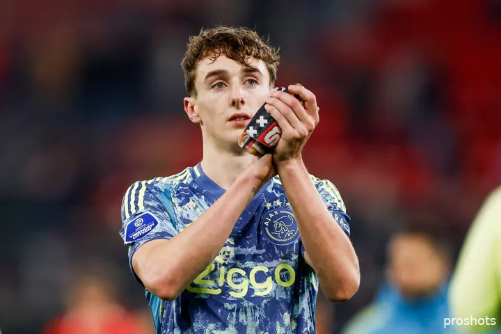 Youri Baas baalt na de wedstrijd en van zijn verkeerde inspeelpass die leidde tot een tegentreffer,