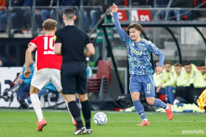 Mika Godts viel bedrijvig in in Alkmaar en bekroonde zijn rentree met een doelpunt.