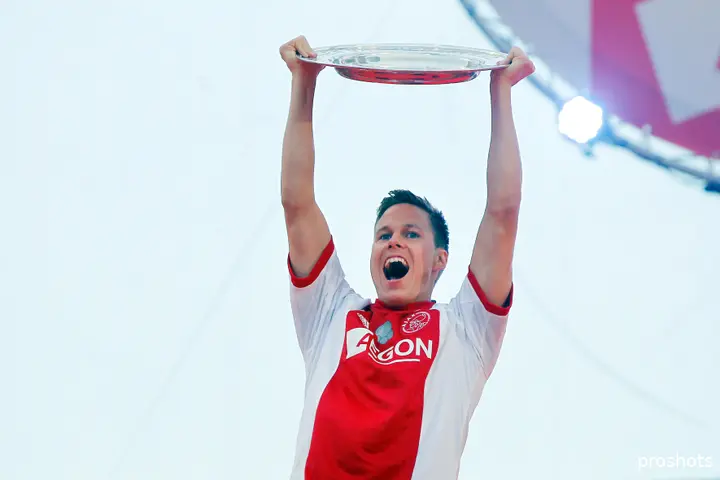 Moisander tijdens de huldiging voor landskampioen Ajax in 2014.&nbsp;