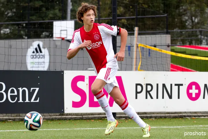 <b><i>Philippe Sandler in actie als jeugdspeler van Ajax.</i></b>