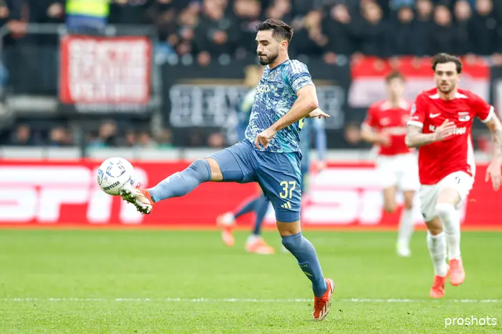 Het optreden van Josip Sutalo in Alkmaar kon Karim el Ahmadi niet bekoren.