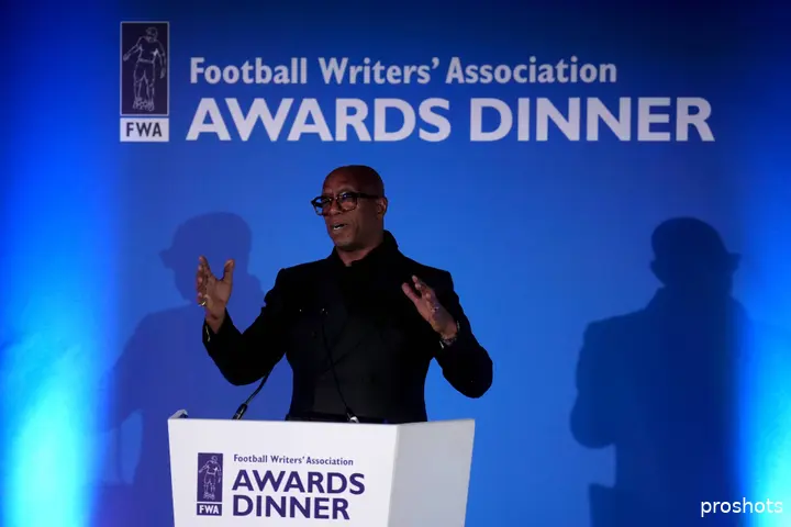 Ian Wright is lovend over Bergkamp: 'De beste speler met wie ik ooit op het veld heb gestaan.'