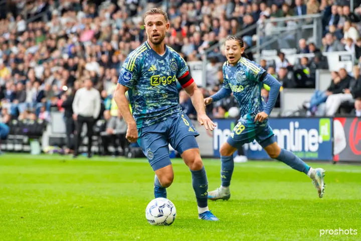 Jordan Henderson is geschorst en dat lijkt te betekenen dat Kian Fitz-Jim in de basis lijkt te staan bij Ajax.