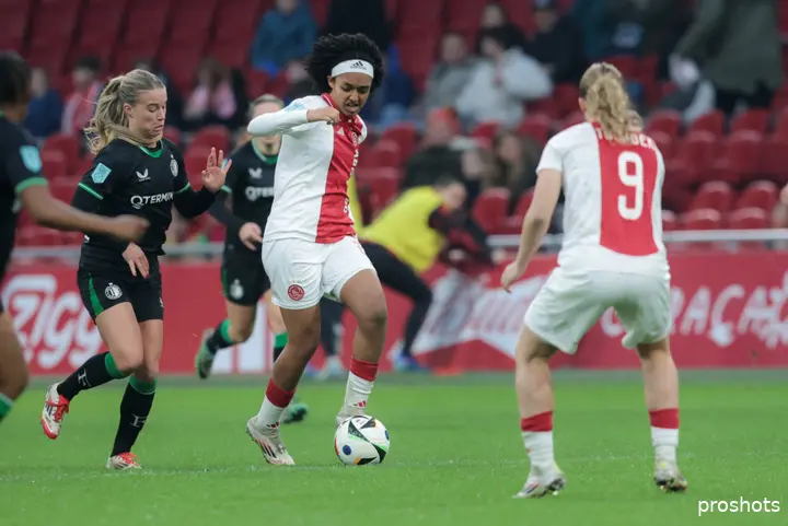 Spits Danique Tolhoek opende de score op aangeven van toptalent Lily Yohannes.