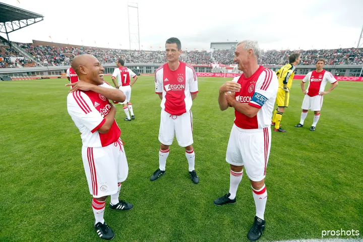 Johan Cruijff wilde Wim Jonk per se naar Ajax halen. In 2013 speelden ze samen tijdens de jubileumwedstrijd ter ere van de 75e verjaardag van Sjaak Swart.