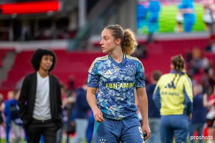 Danique Tolhoek scoorde al snel nadat ze erin kwam tegen PSV, maar het mocht niet baten voor haar ploeg.