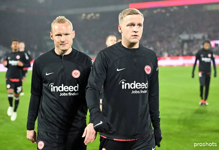 Donny van de Beek blikt terug op zijn tijd bij Eintracht Frankfurt. 'Het is een prima club, maar ik voetbalde niet veel en het was voor mij persoonlijk ook een lastige periode.'