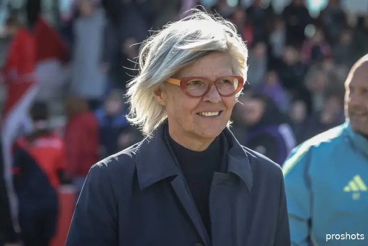 hesterine de reus ajax vrouwen
