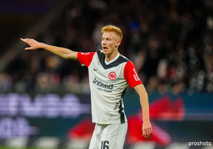 hugo larsson eintracht frankfurt