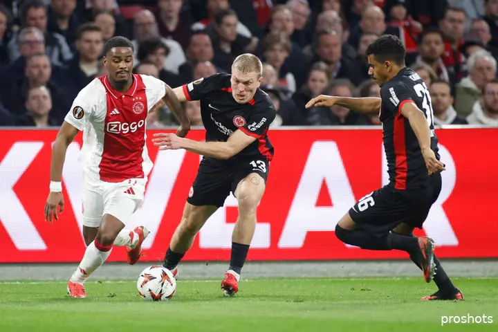 jorrel hato ajax eintracht frankfurt europa league