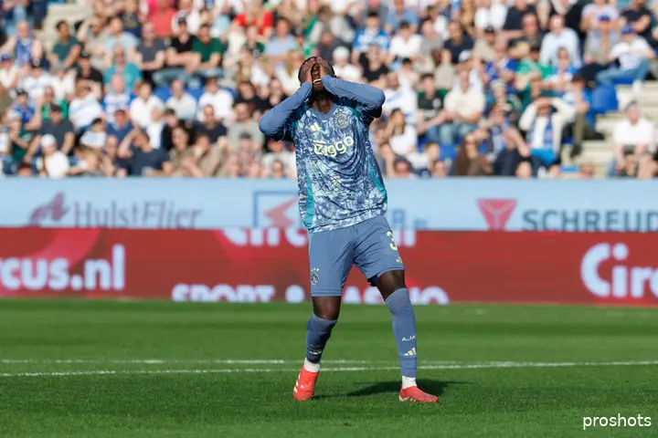 Jorthy Mokio kende een moeizame wedstrijd op bezoek bij PEC Zwolle.