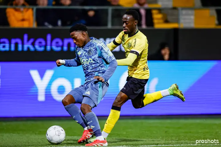Lucas Jetten is voor het uitduel met Eintracht Frankfurt voor het eerst bij de selectie van Ajax 1 gehaald.