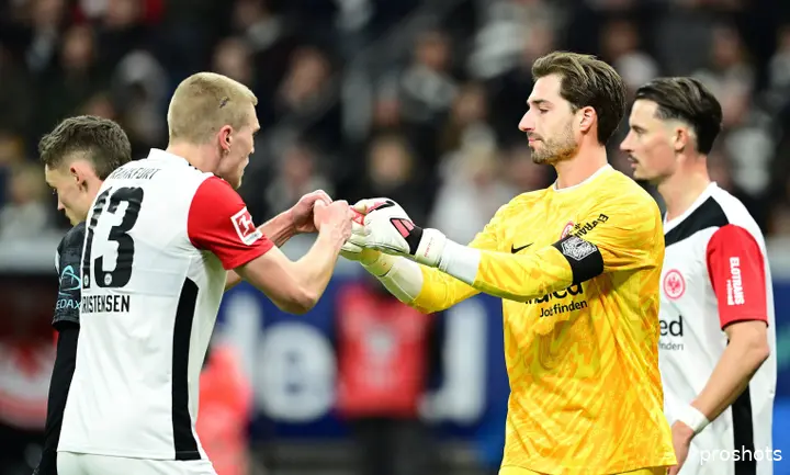 Francesco Farioli ziet in Eintracht Frankfurt een team dat op tactisch vlak op veel verschillende manieren kan spelen.