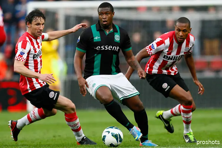 Género Zeefuik, hier in het shirt van FC Groningen, werd tijdens zijn actieve carrière vaak bekritiseerd om zijn gewicht en zware lichaamsbouw.