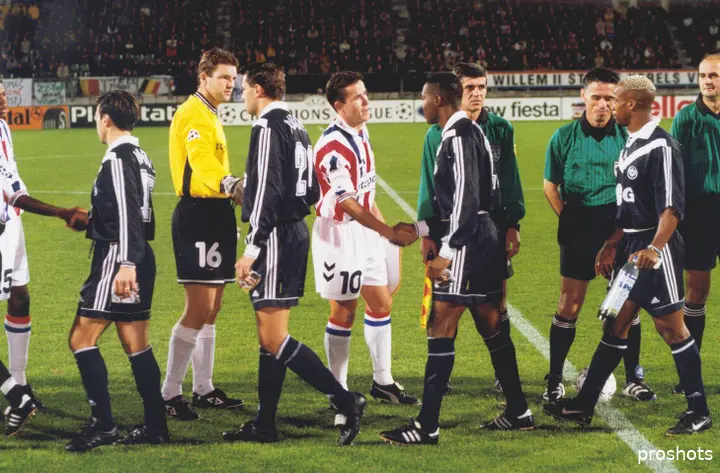 Tomáš Galásek als speler van Willem II in november 1999 voorafgaand aan het Champions League-duel met Girondins de Bordeaux.