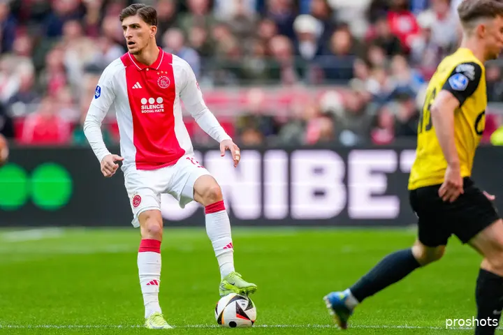 Een speler als Ahmetcan Kaplan mag bij een goed bedrag vertrekken, al wil Ajax hem nog wel de kans geven zich te laten zien.