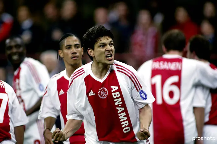 Jari Litmanen is in zijn tweede periode bij Ajax opnieuw belangrijk voor de Amsterdammers. Helaas kampt hij in die periode ook steeds vaker met blessures.
