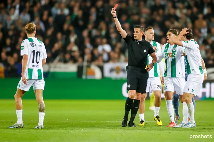luciano valente rode kaart groningen ajax