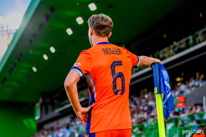 Naast Jorrel Hato behoren namens Ajax ook Youri Regeer en Kenneth Taylor tot de selectie van Jong Oranje. Youri Baas haakte al voor het EK Onder 21 geblesseerd af.