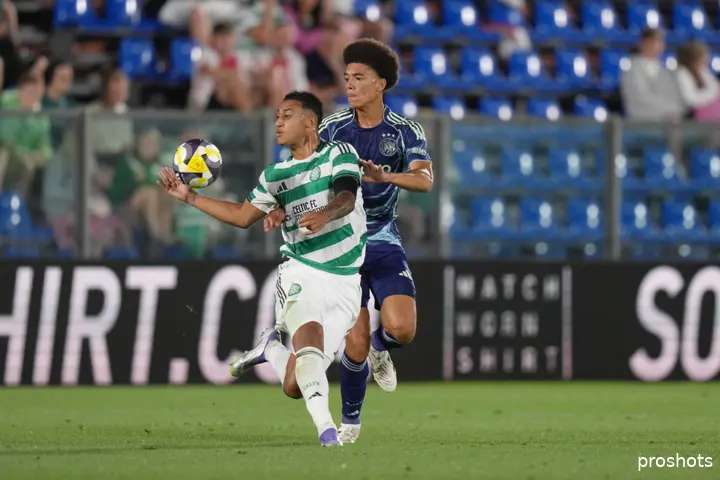 Aaron Bouwman Ajax celtic 2025/2026