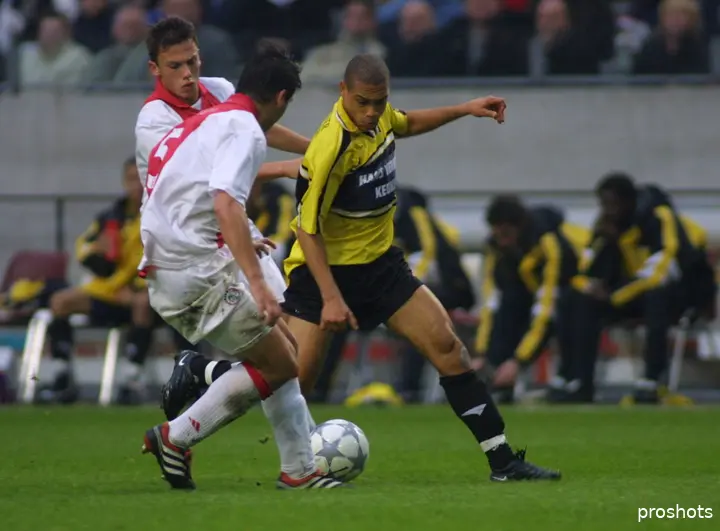 john-heitinga-cristian-chivu-ajax