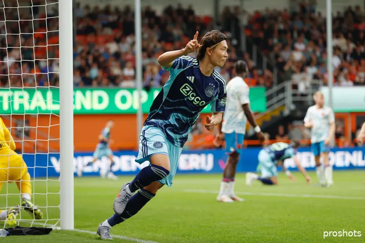 ko itakura fc volendam ajax 25/26