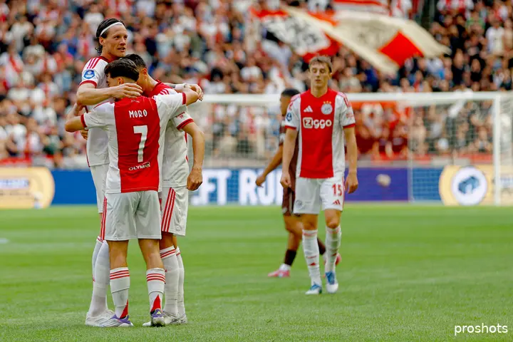 wout weghorst ajax telstar 25/26