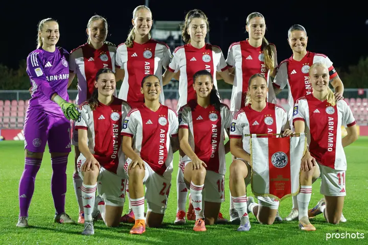 Ajax-Vrouwen-25-26