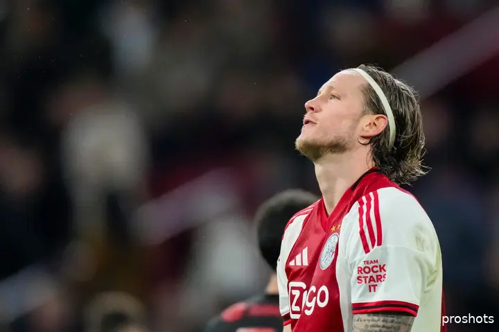 wout weghorst ajax az 25/26