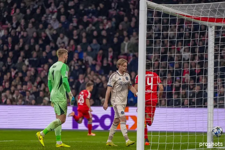 Jaros-Ajax-Benfica-Taylor- 0-1