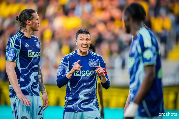 ajax showtime steven berghuis wout weghorst nac breda ajax 25/26