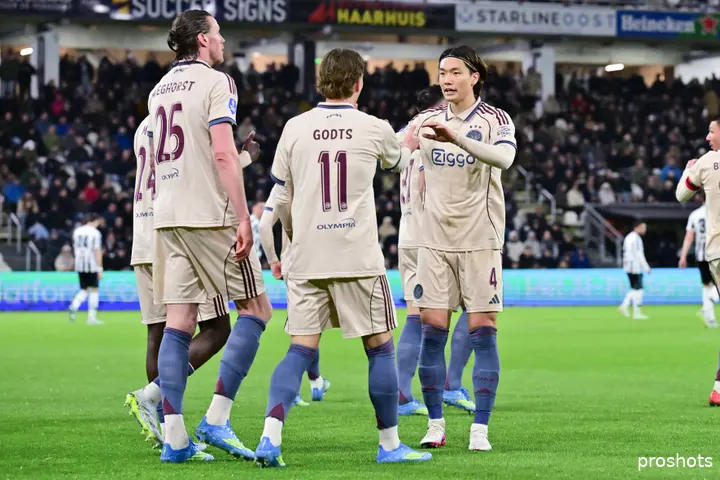 ajax showtime Wout Weghorst Mika Godts Ko Itakura heracles almelo ajax 25/26