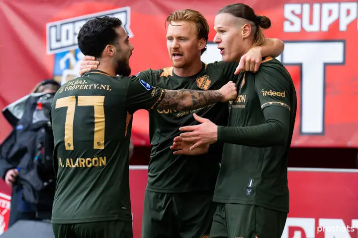 Ajax showtime Alarcon en Stepanov