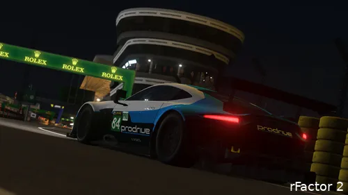 De huidige afweging in de simracewereld is die tussen realisme en vermaak. Professionals willen realisme, maar toegankelijkheid komt met simpliciteit - welke weg moet de sport inslaan? (Foto: rFactor 2)