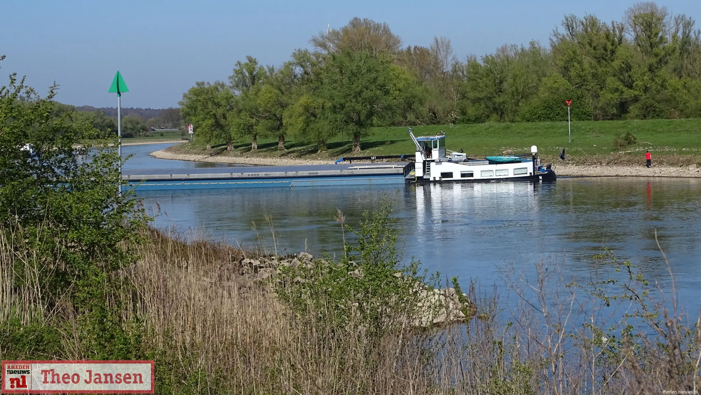 schip vast in ijssel vaarverkeer gestremd 15 04 2020 1