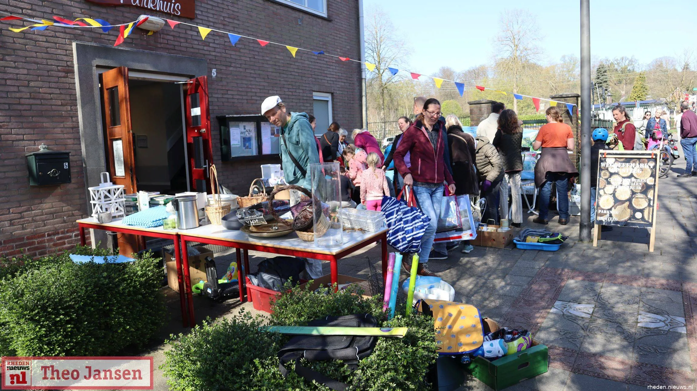 Weggeefmarkt, soep en plantjesmarkt in De Steeg