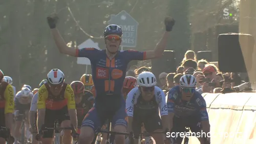 Nils Eekhoff with hands in the air at the Nokereberg.